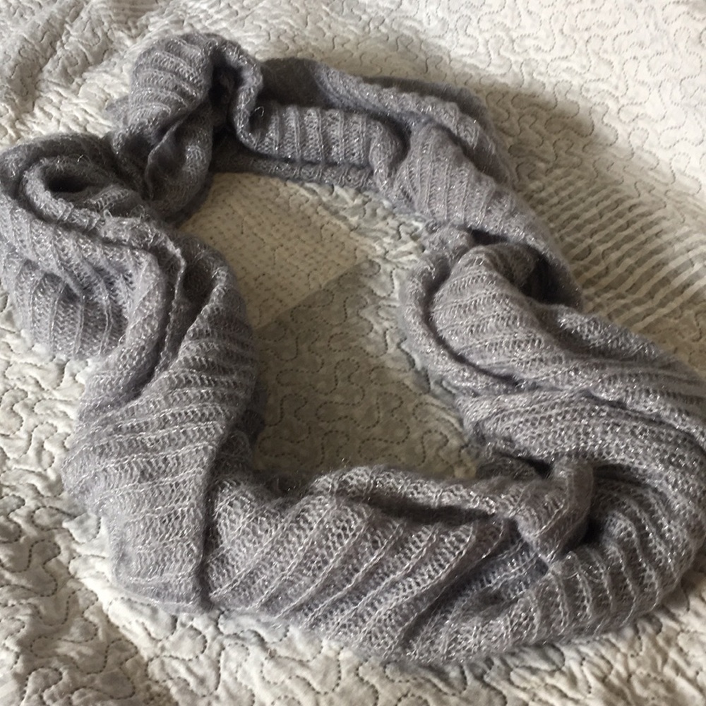 Silver thread Scarf - Picture 8 of 8